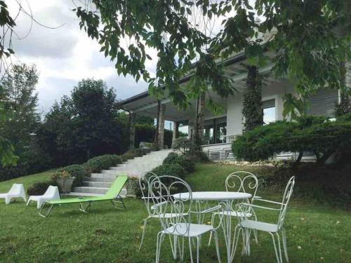Κήπος έξω από το Villa Paradise