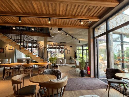 Restoran või mõni muu söögikoht majutusasutuses Hotelový apartmán ALFRED D405