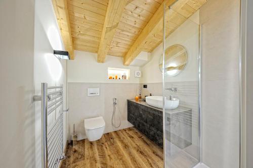 Un baño de Lux Domotic Apt-Chalet Dolomites