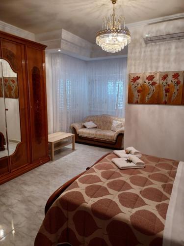 เตียงในห้องที่ La Neviera