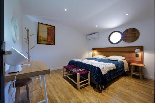 Кровать или кровати в номере Domaine Pozzo di Mastri hôtel & spa