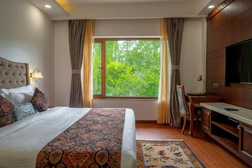 Hotel Gyalpo Residency - A Mountain View Luxury Hotel in Lehにあるベッド