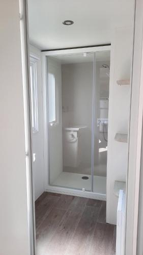 Gallery image of MobilHome de Charlotte - Camping La Falaise 4 étoiles in Narbonne-Plage