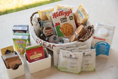 a basket filled with food and other food items at Agriturismo Villa Tommaso in Torre dell'Orso