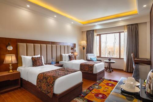 Hotel Gyalpo Residency - A Mountain View Luxury Hotel in Lehにあるベッド