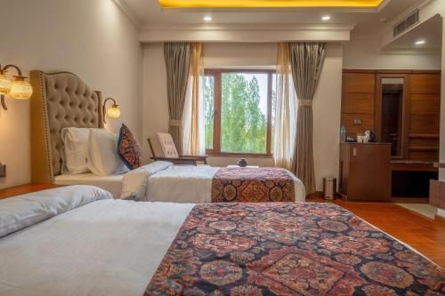 Hotel Gyalpo Residency - A Mountain View Luxury Hotel in Lehにあるベッド