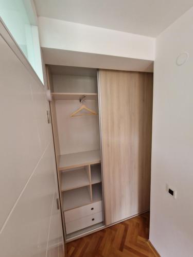 a small closet in a room with a door at Apartman Cvetkovic in Vranje