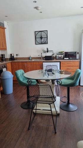 a kitchen with a table and chairs in a room at Chi's Lodge in Purfleet