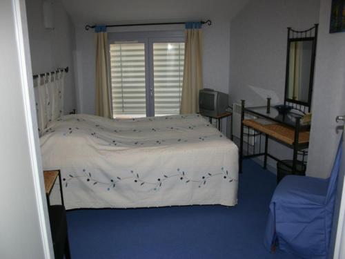En eller flere senge i et værelse på Logis L'Auberge du Quercy Blanc