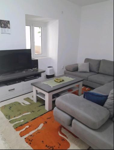 Μια τηλεόραση ή/και κέντρο ψυχαγωγίας στο Angelia Apartment
