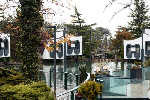 Κήπος έξω από το Hotel Trofta