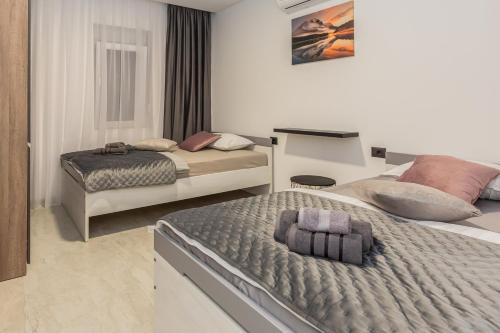 Postel nebo postele na pokoji v ubytování Luxury Apartment Lorena - Private Heated Pool -