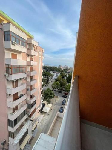 Prime location & Classy flat - Image 2
