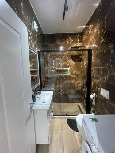 Prime location & Classy flat - Image 4