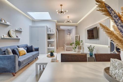 Old Town Luxury Velvet Apartment