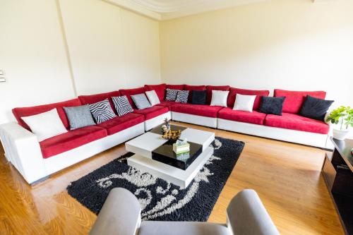 Ruang duduk di Hibiscus Haven Suite 3BR