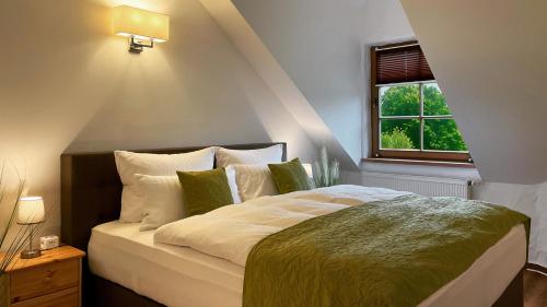 A bed or beds in a room at Naturnahe Gästewohnung im Heidelandhaus Henzendorf