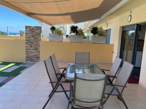 Duplex con piscina individual y vistas al mar en Torrevieja