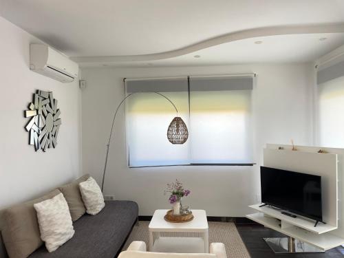 Duplex con piscina individual y vistas al mar en Torrevieja