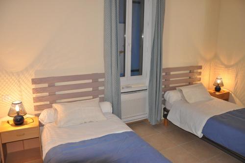 A bed or beds in a room at la ferme de tonton Jules 2