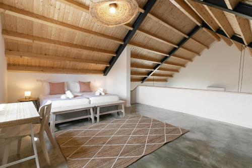 a living room with a couch and a table at Villa Arneiro 1 in Vimeiro