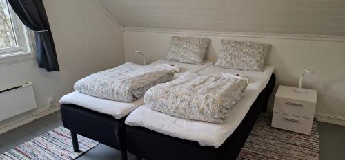 Ένα ή περισσότερα κρεβάτια σε δωμάτιο στο Pilan Lodge Lofoten