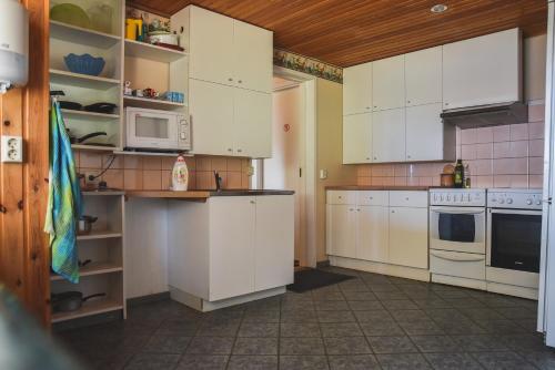 Kuchyň nebo kuchyňský kout v ubytování Metsa Hostel