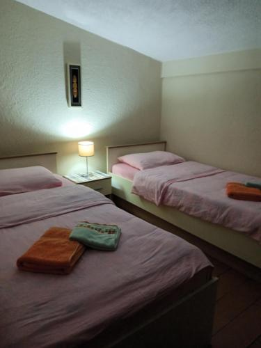 Cama o camas de una habitación en Apartments Moskov
