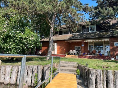 Gallery image of Casa di Bianca - közvetlen vízparti nyaraló in Siófok