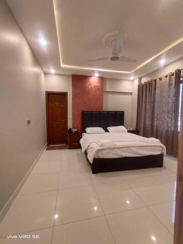 Ένα ή περισσότερα κρεβάτια σε δωμάτιο στο AQZ Apartments