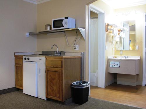 Merrill Field Inn, Anchorage – Updated 2023 Prices