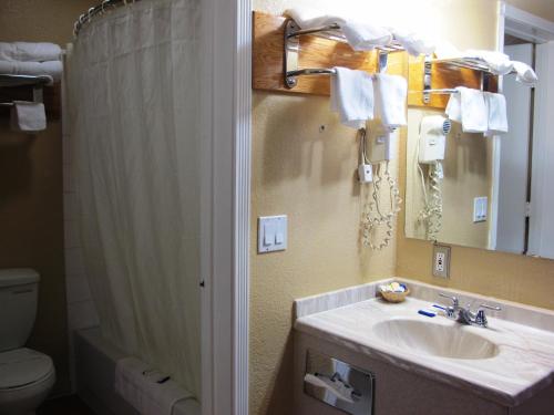 A bathroom at Merrill Field Inn