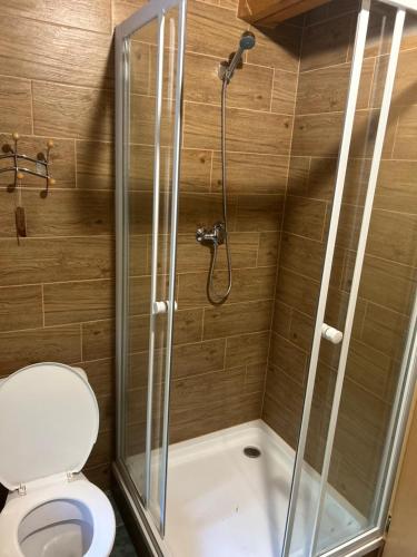 A bathroom at Chata pod Orechom