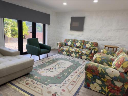 a living room with two couches and a rug at Casa de Greire in Castelo de Paiva