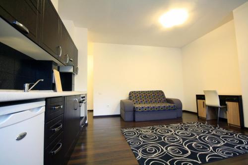 A kitchen or kitchenette at Main Street Apartments