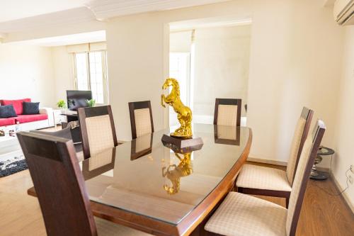 Ruang duduk di Hibiscus Haven Suite 3BR