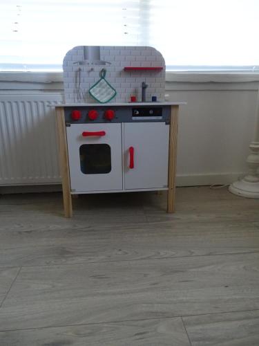 a toy kitchen with a pretend stove on a table at Guesthouse Wormer in Wormer