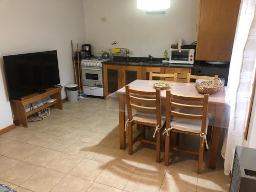 Η κουζίνα ή μικρή κουζίνα στο DEPARTAMENTOS Silvia