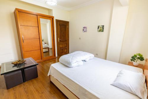 Katil atau katil-katil dalam bilik di Hibiscus Haven Suite 3BR