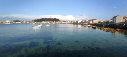 a large body of water with boats in it at Apartamento Praia Naval in Isla de Arosa