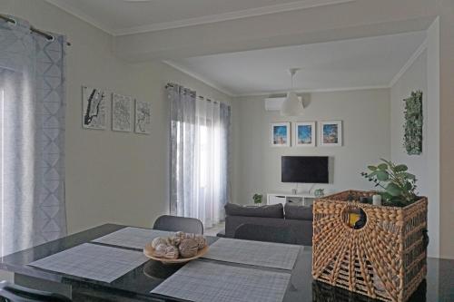 a living room with a table and a couch at Casa Gaio's in Parchal