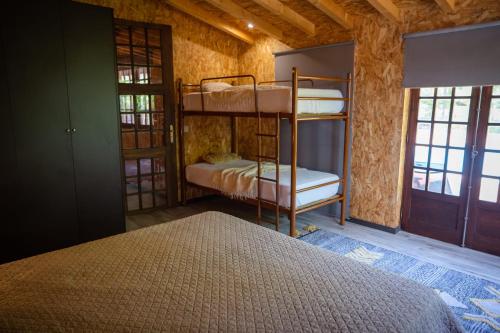 a bedroom with two bunk beds in a room at Quinta da Mal-disposta, cabin lodge Countryhouse in Resende