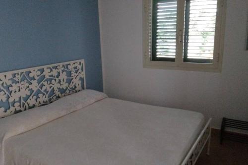 a bed in a bedroom with a window at Sapore di sale in Cava dʼAliga