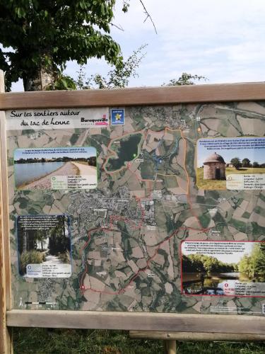 a map of the hiking trail at La Maison des Rosiers in Manhac