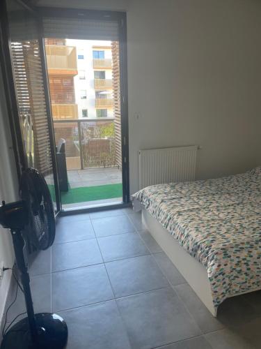 Fotografia z galérie ubytovania F2 50 m2 avec place de parking en ss privative et Clim chambre v destinácii Montpellier