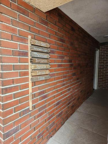 a brick wall with a sign on it at Neumühler Hof- Gemütliche Wohnung "Lenia" Parkplätze und Kongresshalle in der Nähe in Schwerin