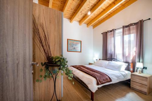 a bedroom with a bed and a window at George's Paradise in Afantou