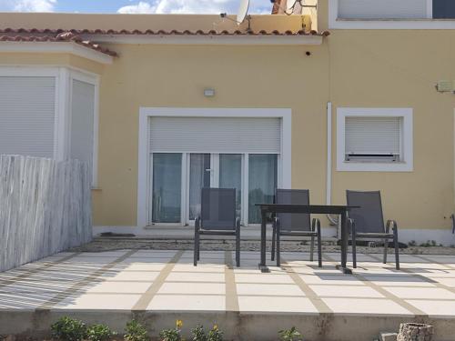 Το κτήριο όπου στεγάζεται  the country house