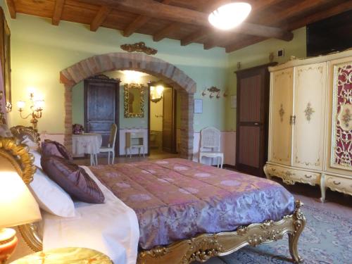 a bedroom with a large bed in a room at Mulino di Prada in Lodi