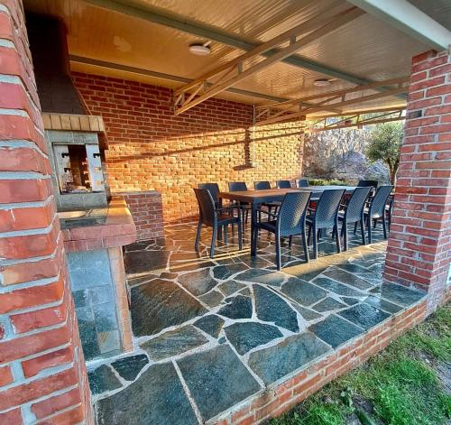 a patio with a table and chairs on a brick wall at Xhuli Guesthouse in Shkodër